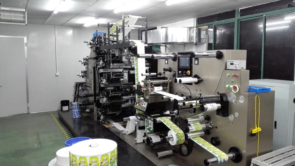 9色(se)（8+1）UV全輪(lun)轉不(bu)幹膠(jiao)标簽(qian)印刷(shua)機