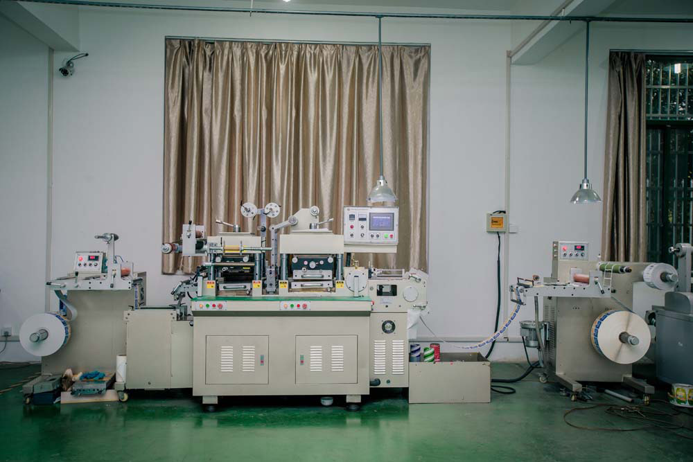 全(quan)自動(dong)高速(su)雙座(zuo)燙金(jin)模切(qie)機